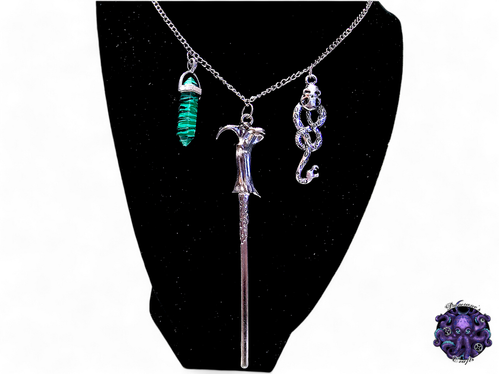 Collar, plata, cadena, verde, piedra, accesorio de moda, varita, magia, mago, bruja, llave, casa