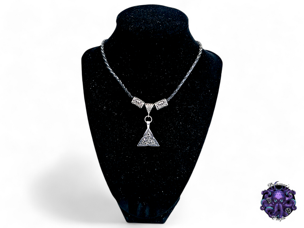 Collar, colgante, triketra, nudo celta, runa, vikingo, bruja, brujería, cordón de cuero, regalo para ella, LARP, disfraz, plata