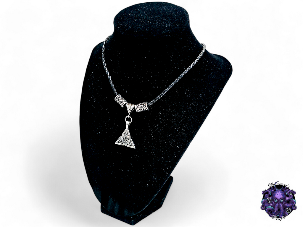 Collar, colgante, triketra, nudo celta, runa, vikingo, bruja, brujería, cordón de cuero, regalo para ella, LARP, disfraz, plata