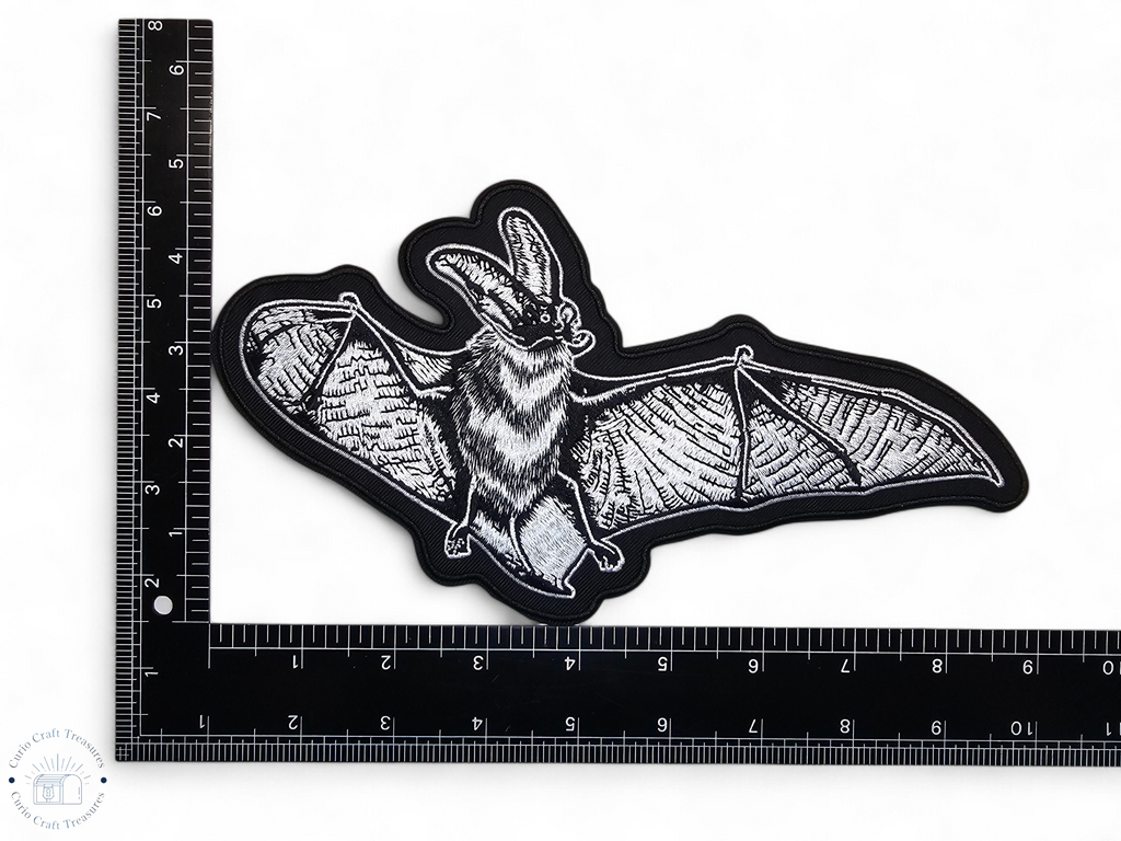 Écusson brodé moyen, thermocollant, avec colle, idéal pour les loisirs créatifs. Broderie, tissu, chauve-souris, réaliste, animal, gothique, noir et blanc, vampire.
