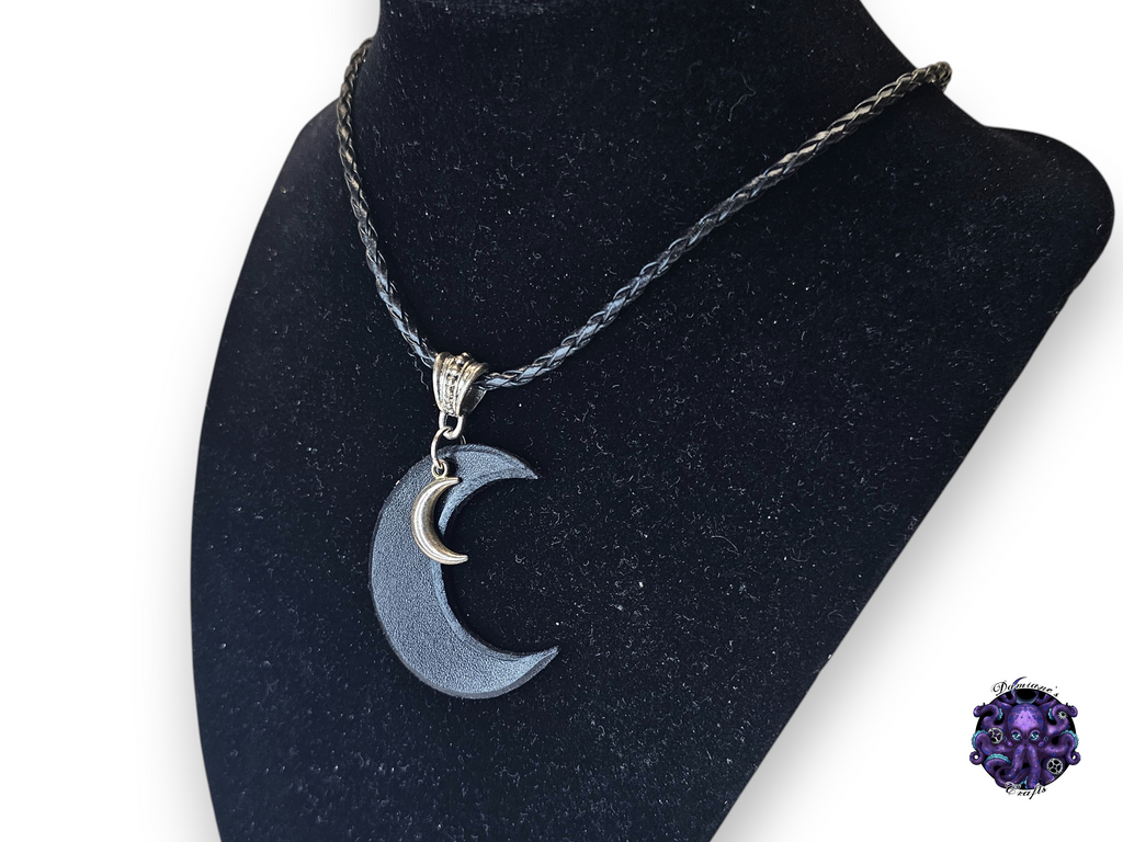 Collier en cuir véritable avec pendentif en forme de croissant de lune, symbole de magie, de gothique, de wicca et de déesse, noir.