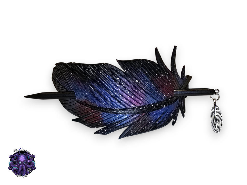 Cuero auténtico, horquilla, palo de madera, cuervo, pluma, nebulosa