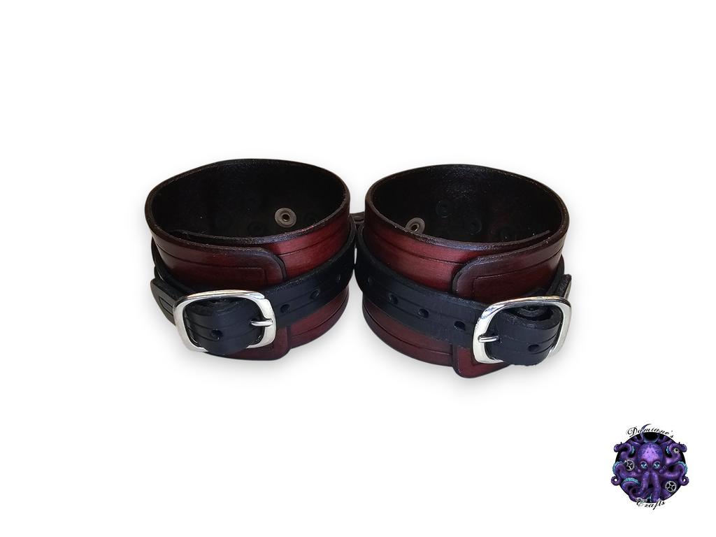 Cuir véritable, menottes, entraves, double point, médiéval, gothique, punk, rock, métal, heavy metal, accessoire de mode, BDSM, poignet, entraves