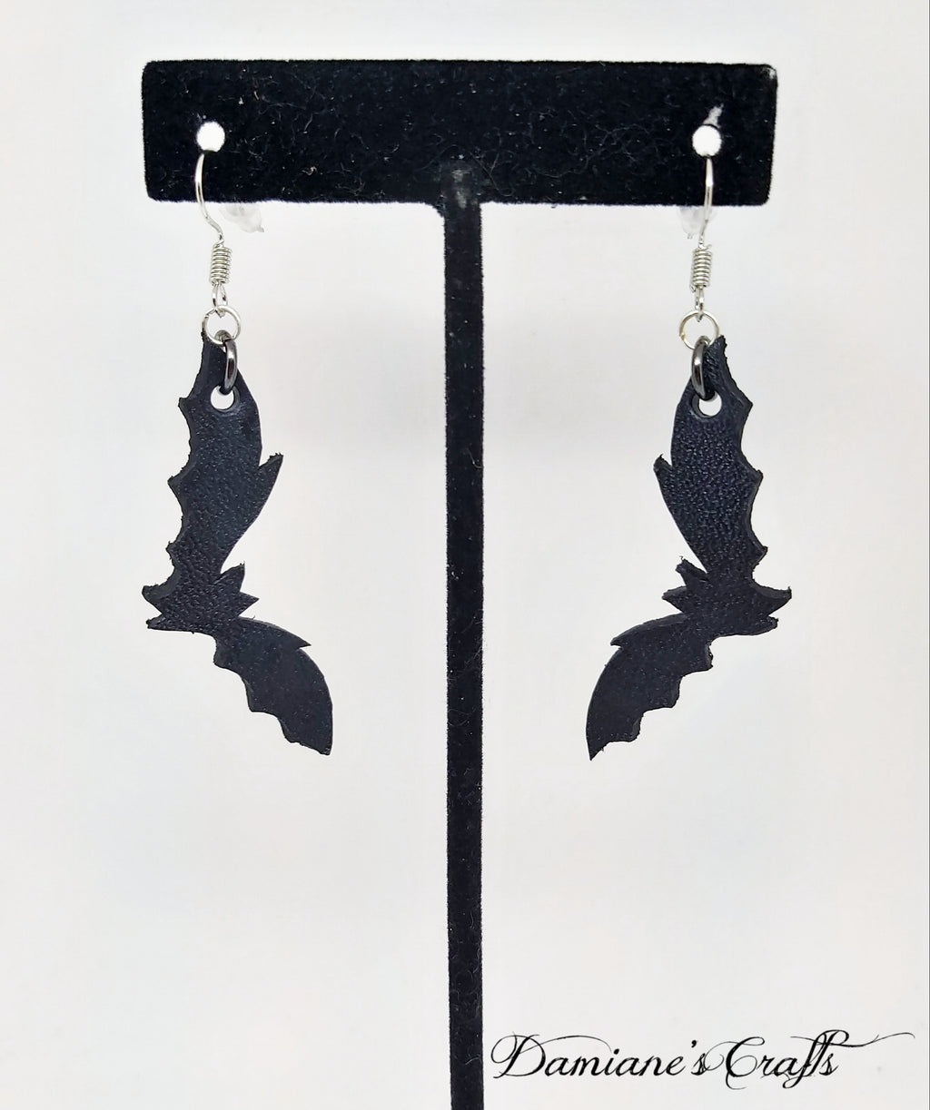 Boucles d'oreilles en cuir véritable, à crochet, chauves-souris, vampires, Halloween, gothiques, noires, foncées