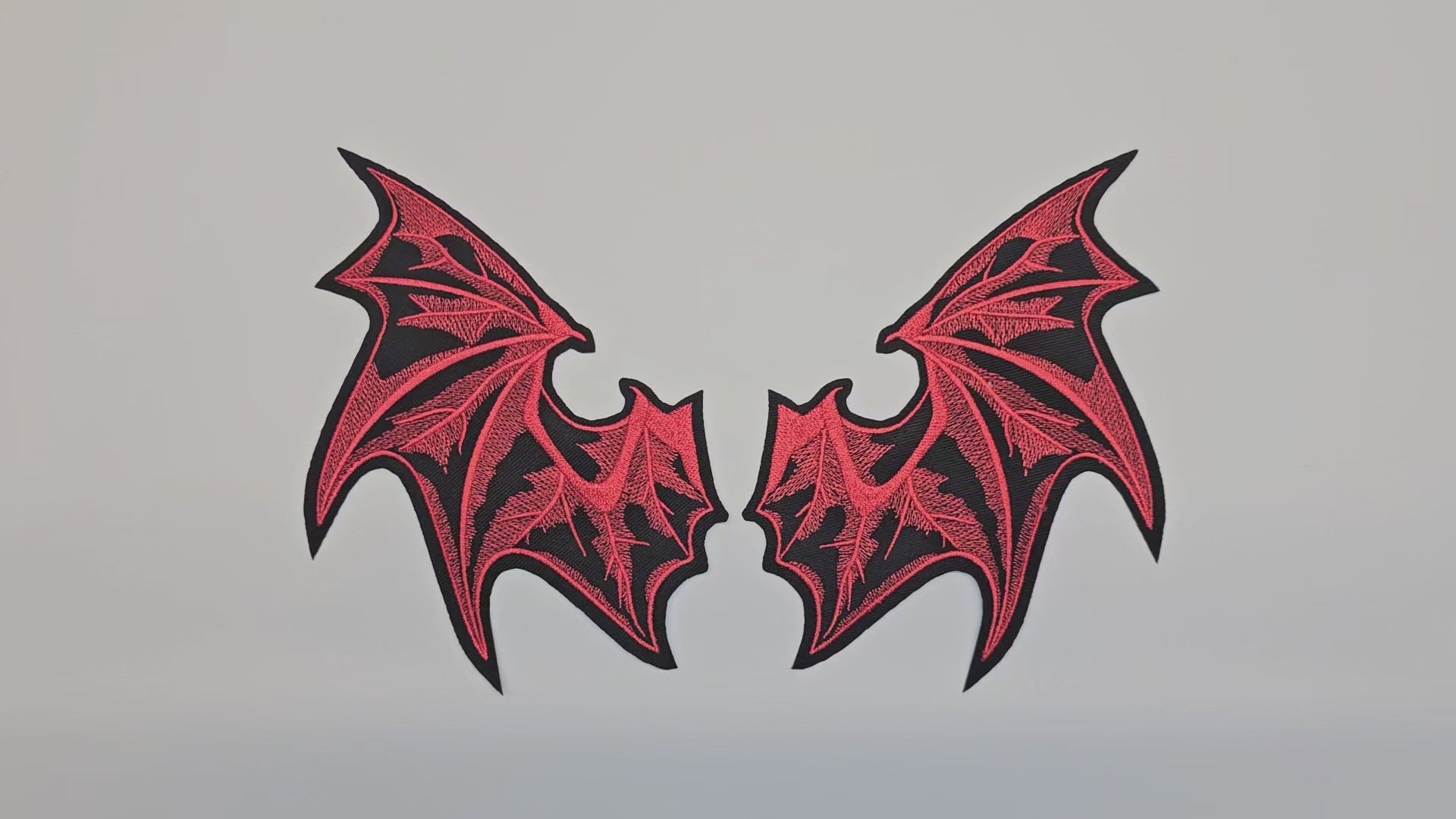 Écusson brodé moyen, paire, thermocollant, colle, fournitures de loisirs créatifs, broderie, tissu, chauve-souris, ailes, rouge, noir, gothique, vampire