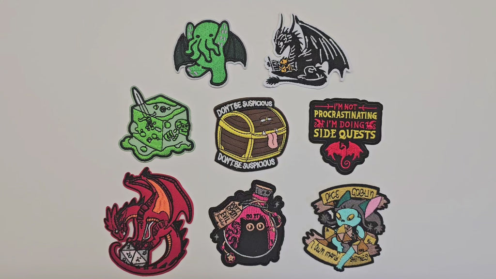 Écusson brodé, thermocollant, colle, matériel de loisirs créatifs, broderie, tissu, Donjons et Dragons, donjon, dragon, cube gélatineux, Cthulhu, quête, potion, gobelin, D20